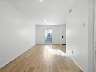 Photo #5: 20960994 Listing