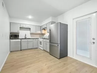 Photo #6: 20960994 Listing