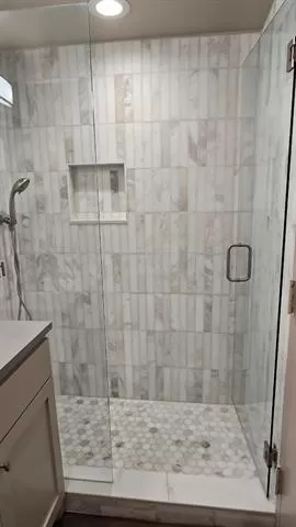 Photo #5: 20962398 Listing