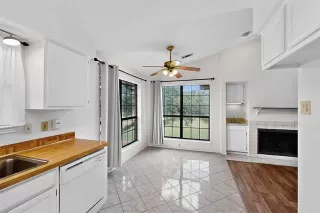 Photo #4: 20963732 Listing