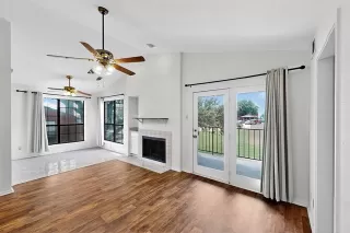 Photo #5: 20963732 Listing