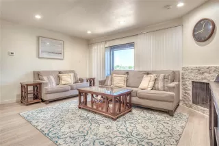 Photo #5: 20964920 Listing