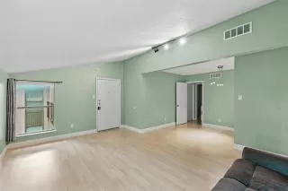 Photo #4: 20967300 Listing