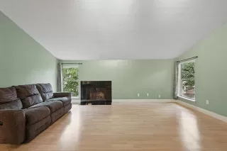 Photo #5: 20967300 Listing