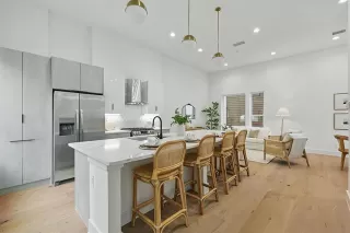 Photo #2: 20967484 Listing