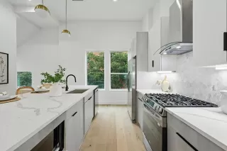 Photo #5: 20967484 Listing