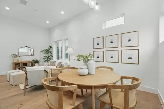 Photo #6: 20967484 Listing