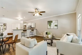 Photo #5: 20971011 Listing 