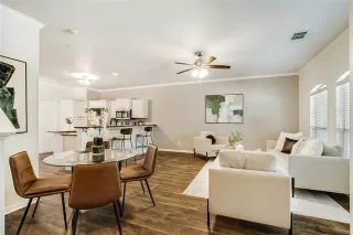 Photo #6: 20971011 Listing 