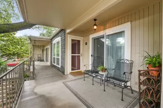 Photo #2: 20971424 Listing