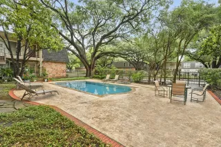 Photo #3: 20971424 Listing