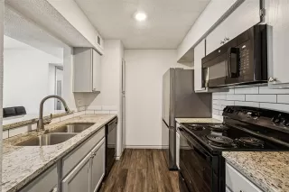 Photo #6: 20972336 Listing