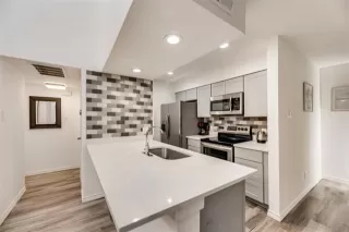 Photo #5: 20976386 Listing