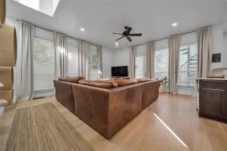 Photo #3: 20976443 Listing