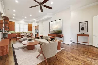 Photo #2: 20976945 Listing