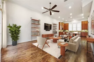 Photo #6: 20976945 Listing