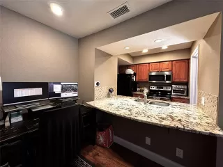 Photo #5: 20977096 Listing