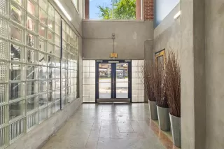 Photo #5: 20977116 Listing