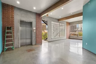 Photo #6: 20977116 Listing