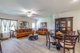 Photo #4: 20978587 Listing