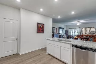 Photo #5: 20978587 Listing