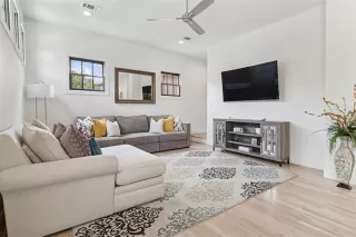 Photo #4: 20978920 Listing