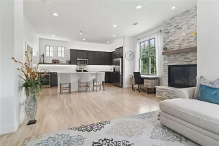 Photo #5: 20978920 Listing