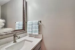 Photo #6: 20980070 Listing 