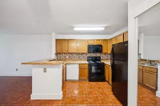 Photo #4: 20981025 Listing 