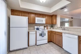 Photo #6: 20981192 Listing