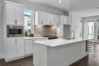 Photo #4: 20981488 Listing