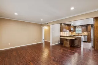 Photo #6: 20982607 Listing 