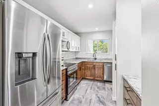 Photo #5: 20982918 Listing