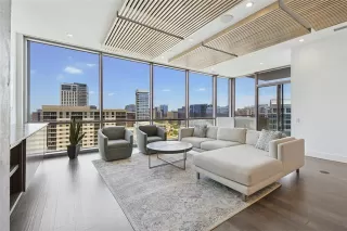 Photo #4: 20982926 Listing