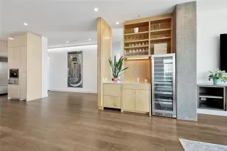 Photo #5: 20982926 Listing