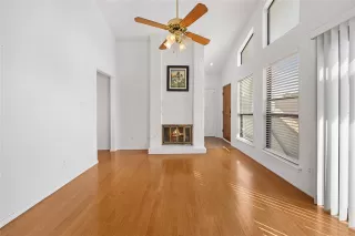 Photo #4: 20985282 Listing