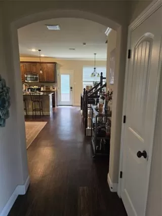 Photo #4: 20987818 Listing