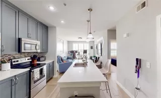 Photo #3: 20988601 Listing