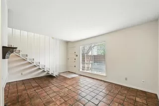 Photo #6: 20989717 Listing