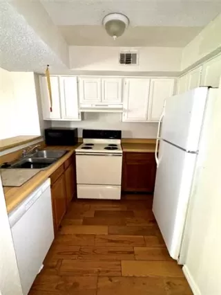 Photo #5: 20989861 Listing 