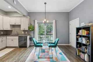 Photo #5: 20989951 Listing 