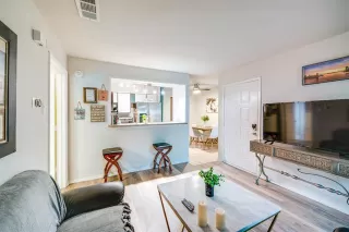 Photo #6: 20990706 Listing