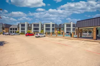 Photo #5: 20990904 Listing