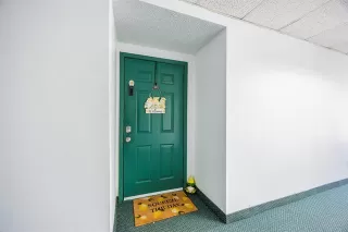 Photo #6: 20990904 Listing