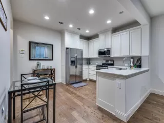 Photo #5: 20993487 Listing