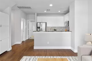 Photo #6: 20994879 Listing