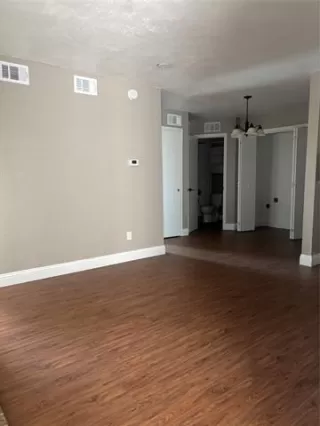 Photo #5: 20995580 Listing