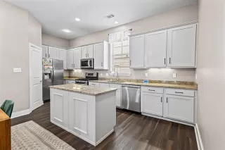 Photo #6: 20998363 Listing