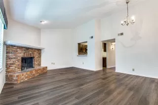 Photo #6: 21000479 Listing