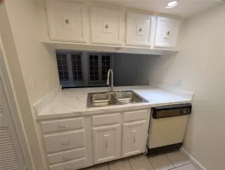 Photo #6: 21000944 Listing